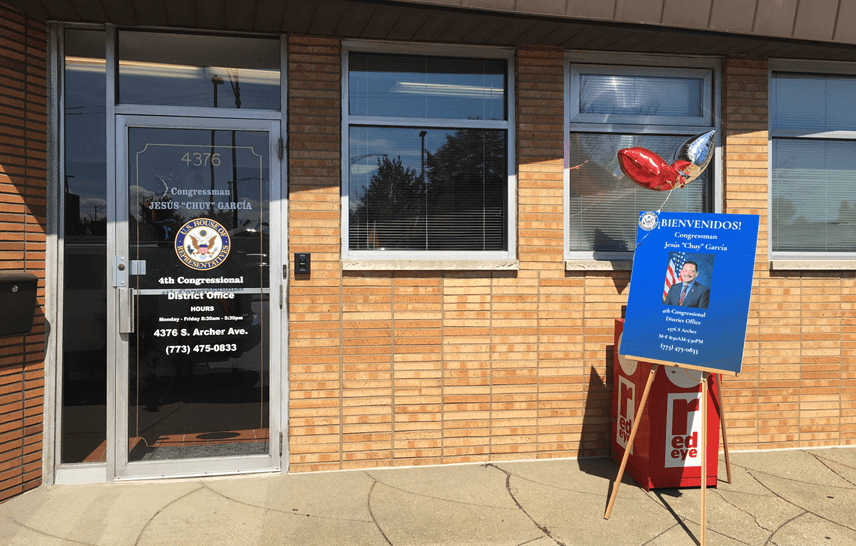 Se celebra la inauguración de la nueva oficina de Chuy Garcia en el sur oeste de Chicago
