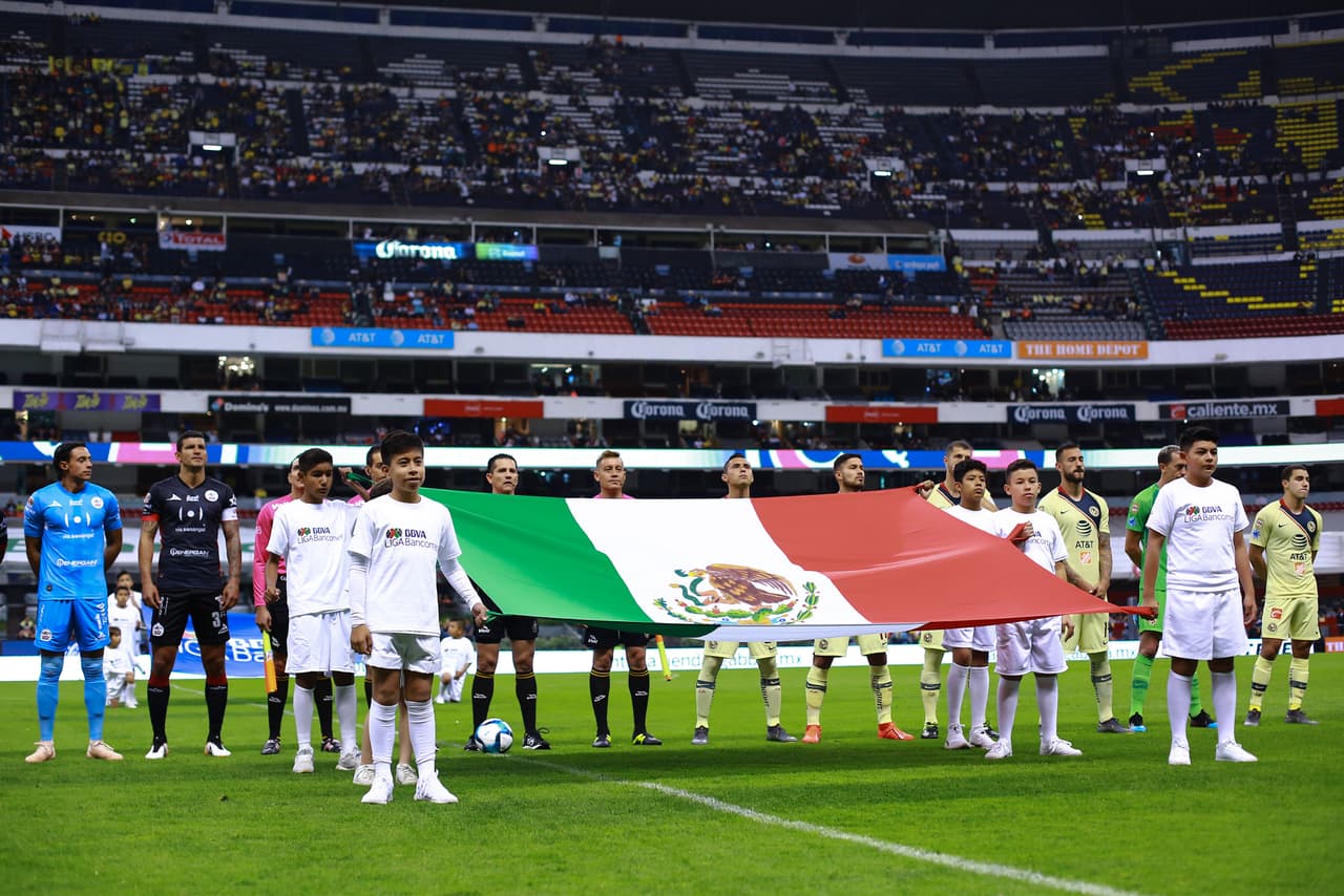 Con motivo del Día de la Bandera que se celebra este domingo, en todos los encuentros de la jornada se entonó el Himno Nacional Mexicano.