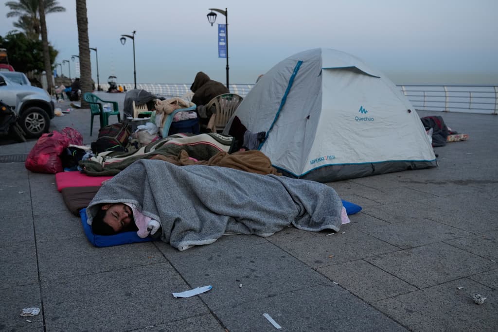 Acnur afirmó que la crisis, que comenzó el sábado cuando 
<a href="https://www.univision.com/noticias/misiles-iranies-impactan-tel-aviv-israel-responde-con-ataques-aereos-en-beirut-video">Israel y Estados Unidos lanzaron ataques contra Irán</a> y se extendió desde entonces, ya ha provocado que un gran número de personas huyan de sus hogares.