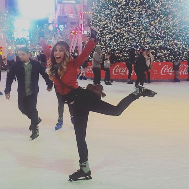 Atletica y muy divertida, Myrka sí sabe como celebrar la Navidad.