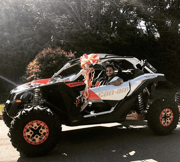 Gracias a su trabajo, el artista con más nominaciones en Premios Juventud 2019 adquirió este vehículo recreativo Can Am, con el que se consintió en la Navidad pasada.