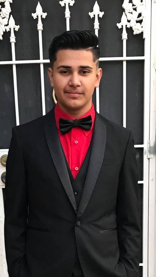 <i>Merlo Institute</i>
<br>Este joven de la familia Macías se gradúa de Merlo Institute y es el primero de sus hermanos en graduarse de la preparatoria.