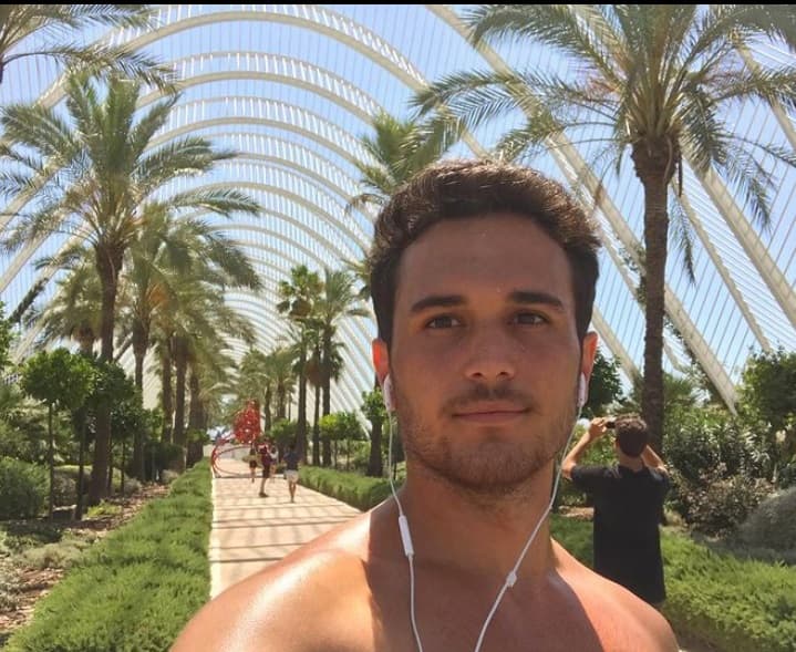 La hija de Eduardo Capetillo lo etiquetó en su puublicación y así reveló que su nombre es JuanMarco Botran.