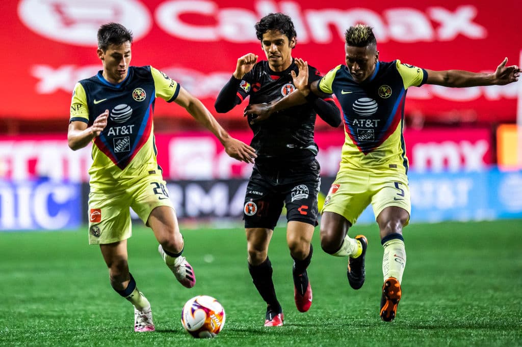 Las Águilas logran vencer 0-2 a Xolos con anotaciones de Pedro Aquino y Henry Martin. América ha conseguido ganar en cuatro de sus últimos cinco partidos. Tras perder el invicto, Xolos acumula tres partidos seguidos sin poder ver la victoria.