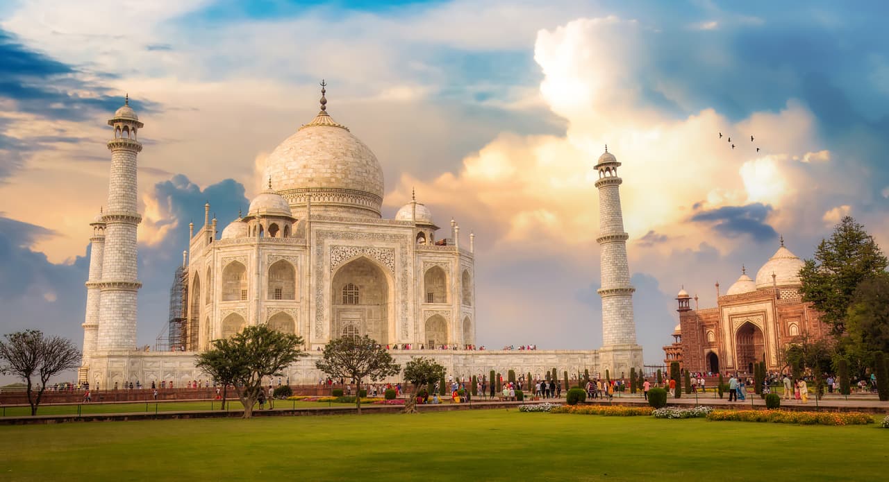 <b>Puesto 6. India</b>
<br>
<br>
<b>Sitios declarados Patrimonio de la Humanidad: 40.</b>
<br>
<br>El Taj Mahal, una de las joyas históricas y arquitectónicas de India incluidas en la lista. Este país está repleto de lugares excepcionales entre los que destacan templos, sitios arqueológicos y ciudades antiguas.
<br>
<br> 
<br>
