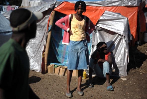 La llegada de un total de 318 niños en curso de adopción a Francia fue posible gracias a un acuerdo entre Francia y Haití que permitió acelerar los trámites de adopción y autorizar la salida de su país de los pequeños con una autorización consular excepcional.