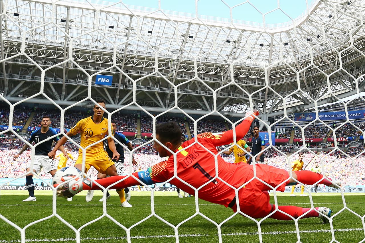 Hugo Lloris tuvo que exigirse con una estirada a la base del palo izquierdo. Por poco había una sorpresa en Kazán.