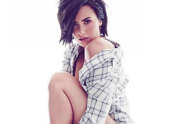 En 2013 se internó por voluntad propia en una clínica para evitar una recaída emocional. TMZ reportó que en aquel entonces la cantante tenía miedo a volver a vivir esas cosas tan oscuras que había pasado en 2011.