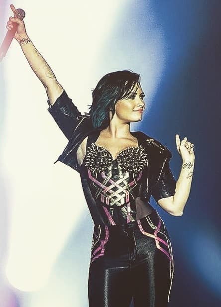 En la mesa de alimentos y bebidas no podía haber bebidas alcohólicas.