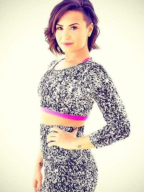 Mientras Miley se pierde en los vicios, Demi recapacitó después de un amargo episodio. En 2011 la joven tocó fondo cuando tuvo que ser internada en 'rehab'.