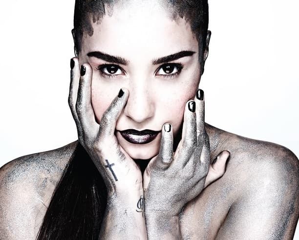 "Miraba a Miley y veía que siempre estaba de fiesta, que estaba disfrutando su juventud sin importarle nada ni nadie. Veía el videoclip de We Can’t Stop y me daba celos porque yo no podía estar así".