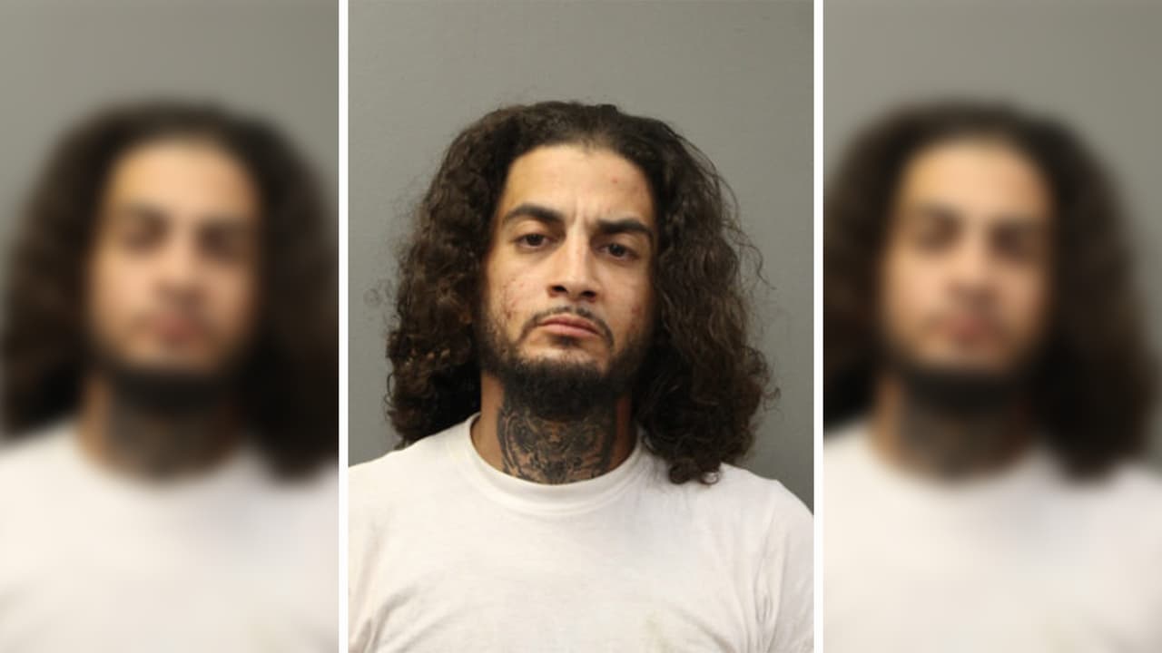 Presentan cargos a un hombre por asaltos con machete en Avondale e Irving Park