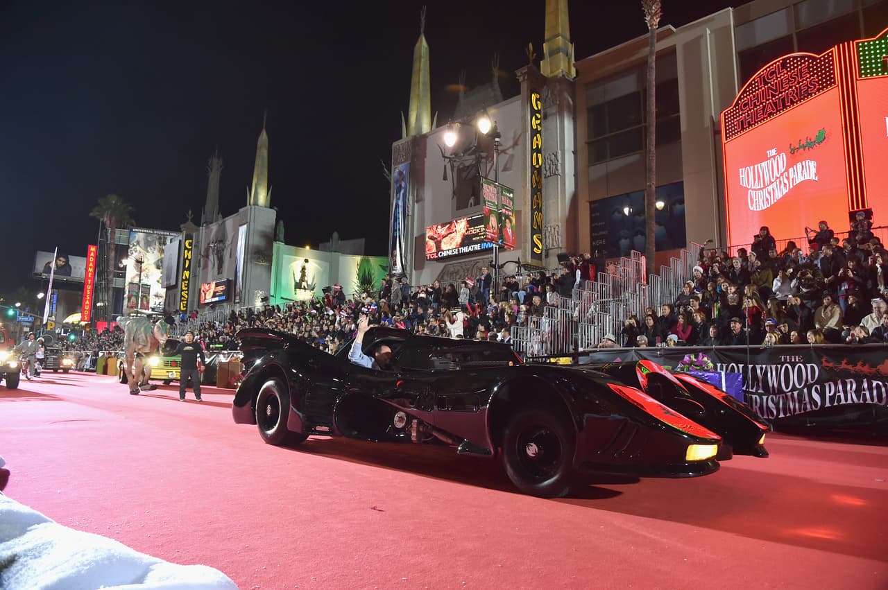 Miles se dieron cita para festejar el tradicional Hollywood Christmas Parade que este año celebró 84 años de alegría navideña.