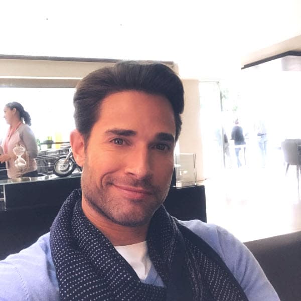 Sorprendentemente 
<b><a href="http://www.univision.com/temas/sebastian-rulli">Sebastián Rulli</a></b> es menor que 
<b><a href="http://www.univision.com/temas/david-zepeda">Zepeda</a></b> y de la misma edad que 
<b><a href="http://www.univision.com/temas/gabriel-soto">Soto</a></b>, el novio de 
<b><a href="http://www.univision.com/temas/angelique-boyer">Boyer</a></b> tiene 42 años y en unos días cumplirá los 43.