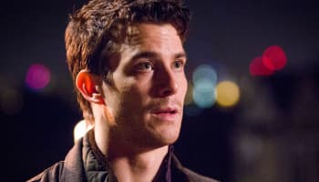 En televisión debutó como Joshua Hallows en ‘The suspicions of Mr Whicher’ (2014) en el episodio ‘The ties that bind’; aunque su rol como Simon en ‘Inte club’ (2014-2016) fue el que lo catapultó a la fama.