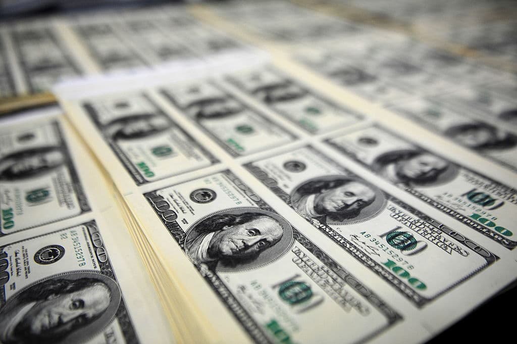 Estos créditos, son diferentes a los estímulos económicos. Se reclaman al presentar sus impuestos y declarar que sus 
<a href="https://freetaxprepla.unitedwayla.org/en/home-en-espanol/" target="_blank">ganancias están por debajo del límite marcado por el IRS y el FTB de California</a>.