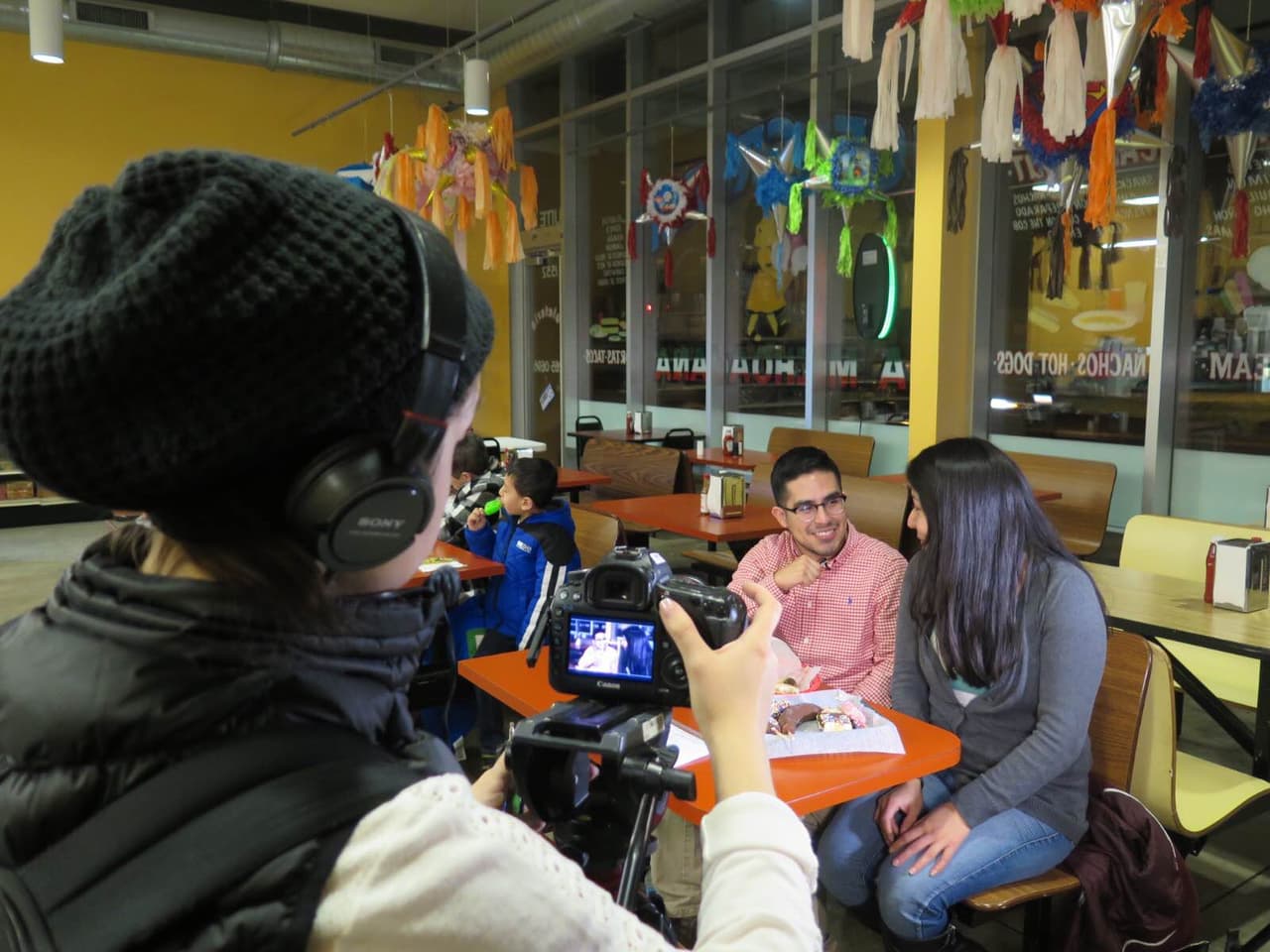 Hector Salamanca y Mónica Reyes en la “Paletería La Michoacana”