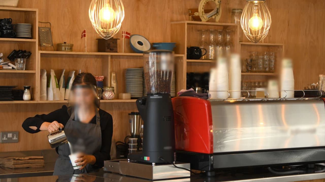 Más de 300 dueños de restaurantes en la ciudad Nueva York demandan a de Blasio y Cuomo