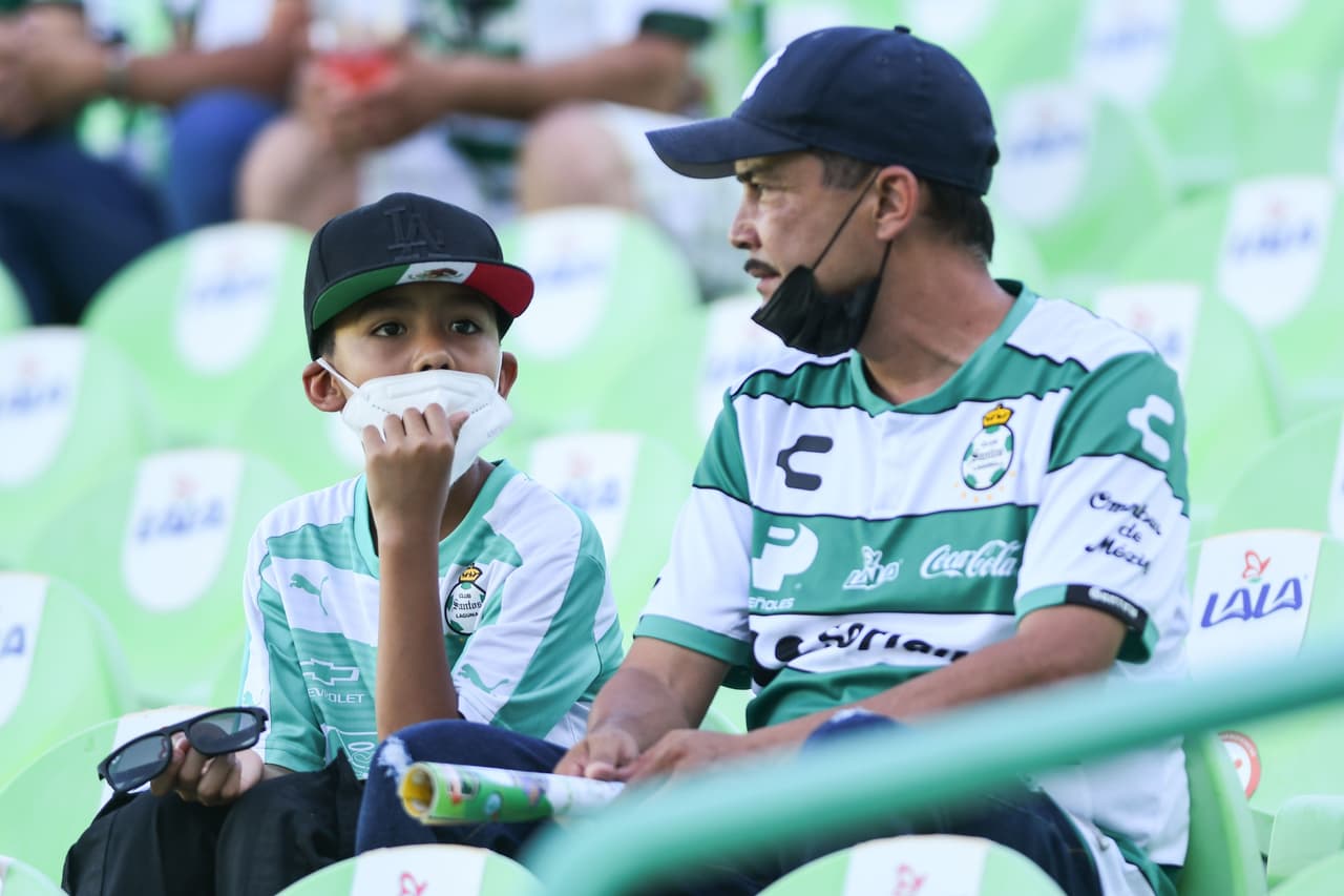 Los aficionados de los Guerreros acudieron al TSM para apoyar a su equipo.