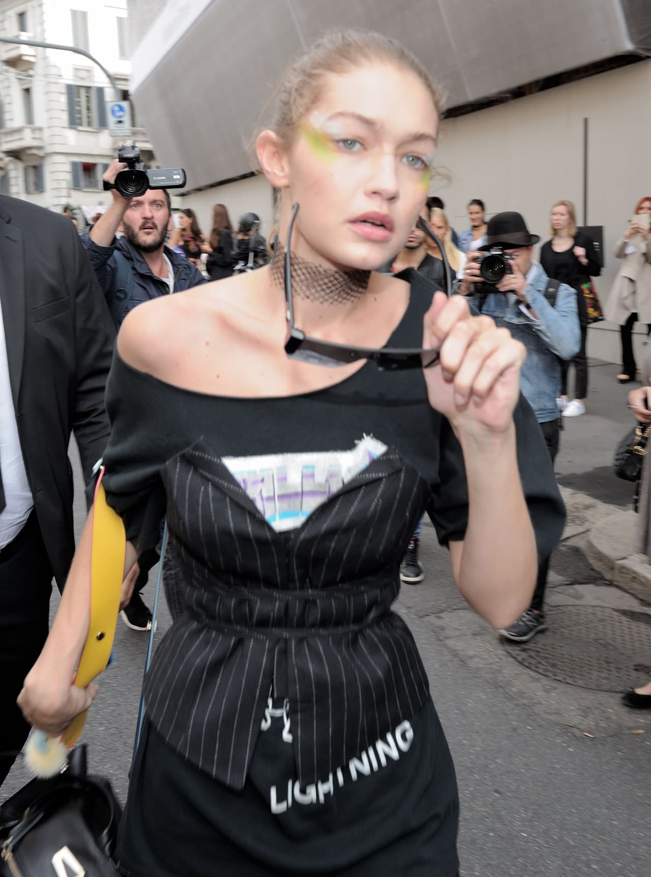 Pero su guardaespaldas no la dejó seguirlo.