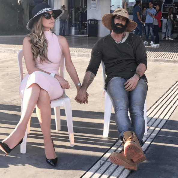 En ese momento había rumores de ruptura porque los actores no se habían mostrado juntos desde agosto de 2019, ni en redes sociales o eventos, como solían hacerlo anteriormente. William Levy dejó claro que entre él y Elizabeth Gutiérrez siempre ha ganado el amor.