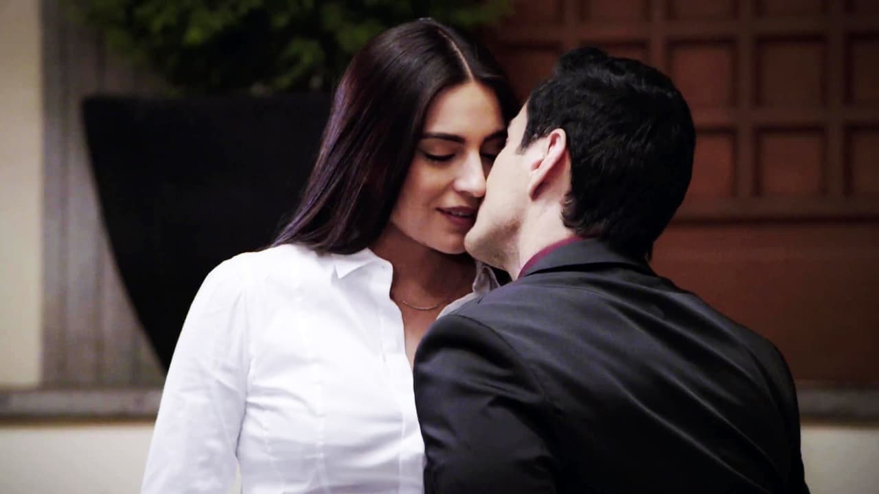 Decepcionada del amor, Alejandra decidió olvidarse de ellos y no volver a enamorarse. Carlos se aprovechó para separarlos más y chantajearla a ella para regresar sin contar con que Ricardo se armaría de valor y decidiría luchar nuevamente por el amor de Alejandra. Al estar a solas, los dos por poco se besaron nuevamente.