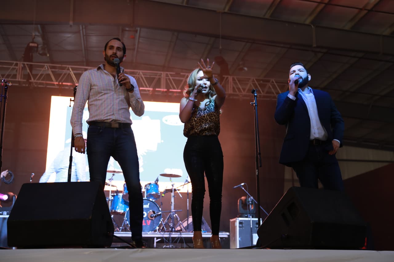 El público también llegó para conocer a 
<b>La Bronca</b>, 
<b>El Compa Ivan</b> y 
<b>El Tambochi</b>.