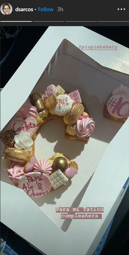 Además, el presentador venezolano mostró el 
<b>regalo</b> para la festejada a nombre de él, su pareja Alessandra Villegas y su hermanito Daniel Alejandro.
<br>