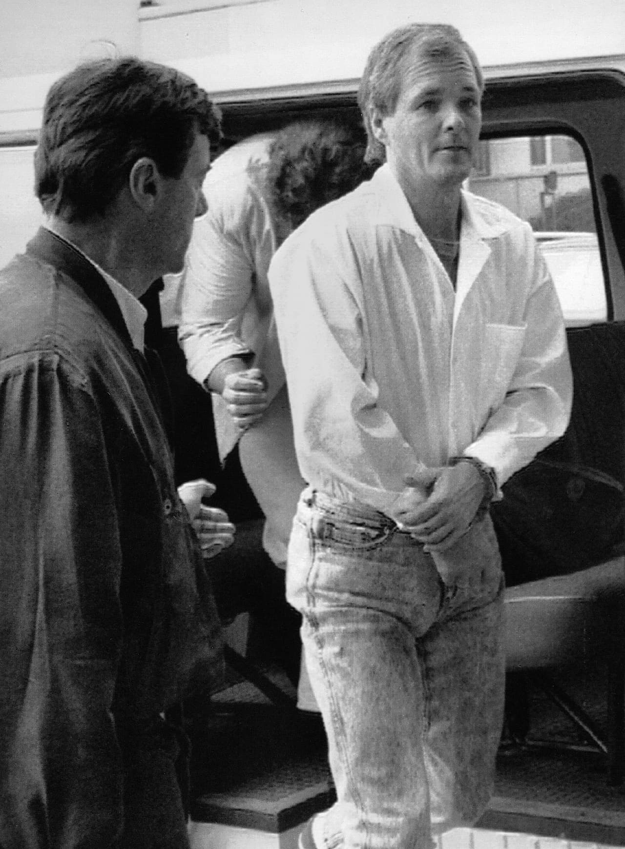 Sin embargo, de acuerdo con la policía, en 1991 Unterweger mató a tres prostitutas. Según registros las víctimas fueron salvajemente violadas y asesinadas.