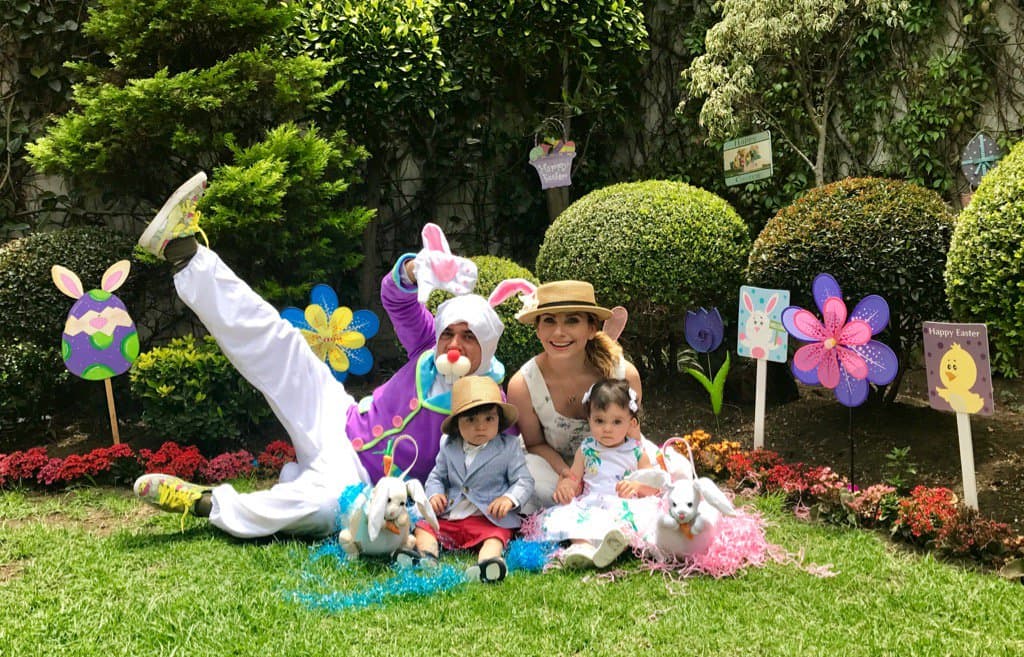 En abril de 2016 la villana de 'La fea más bella' compartió en su cuenta de Twitter esta imagen en la que Máxima y León celebraron su primeras fiestas de Pascua. "¡Inolvidable domingo de Pascua para nuestra familia! Lo compartimos con todo nuestro cariño", comentó Álvarez.