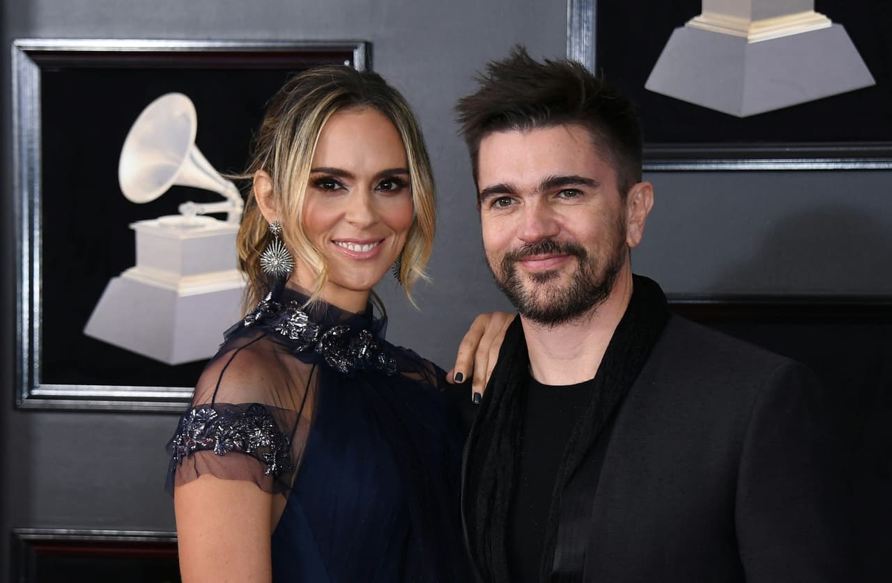 También desfiló el colombiano Juanes, quien estaba nominado en la categoría de Mejor Álbum Latino por 'Mis Planes Son Amarte', pero Shakira se impuso a su compatriota con el disco 'El Dorado'.