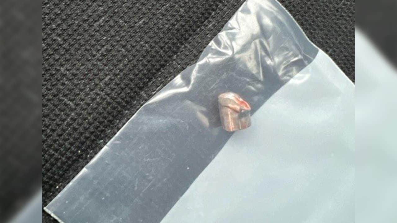 La Policía recuperó una de las balas en el interior del tráiler.