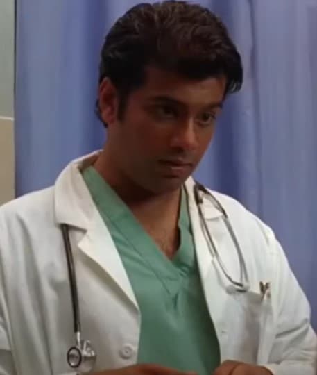 <b>Sunkrish Bala</b>
<br>En ‘Starstruck’, Sunkrish Bala era el cuñado de Christopher Wilde, el Dr. Sanjay Lad, quien le da a la estrella de Hollywood su feo carro a cambio de un automóvil del año.