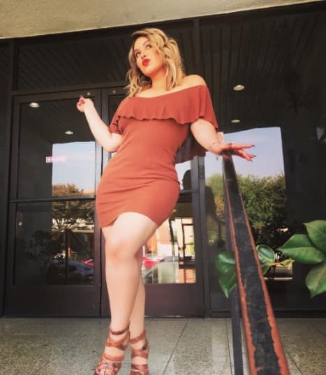 La hija de la 'Diva de la Banda' compartió en sus redes sociales una imagen donde escribió: "Soy una chica gruesa, me encanta y a él también". Esta fue la foto que Chiquis le dedicó a Lorenzo Méndez.