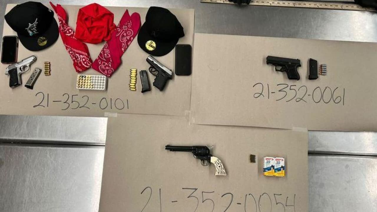 El Departamento de Policía de San José (SJPD) reportó el 27 de enero el decomiso de varias armas de fuego durante revisiones rutinarias a automovilistas. En uno de los decomisos también hallaron pañuelos o paliacates rojos, que son un 
<a href="https://www.univision.com/local/san-francisco-kdtv/estas-son-las-pandillas-que-operan-en-el-area-de-la-bahia-video">símbolo característico de las pandillas del norte de California</a>.