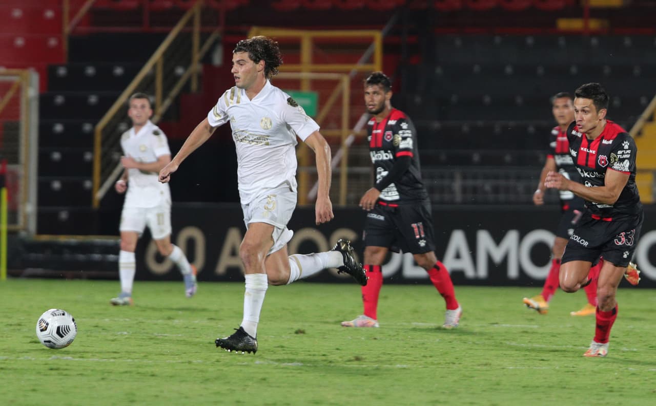 Con solitario gol de Ezequiel Barco, Atlanta United vence 0-1 al Alajuelense y toman una importante ventaja en los octavos de final.