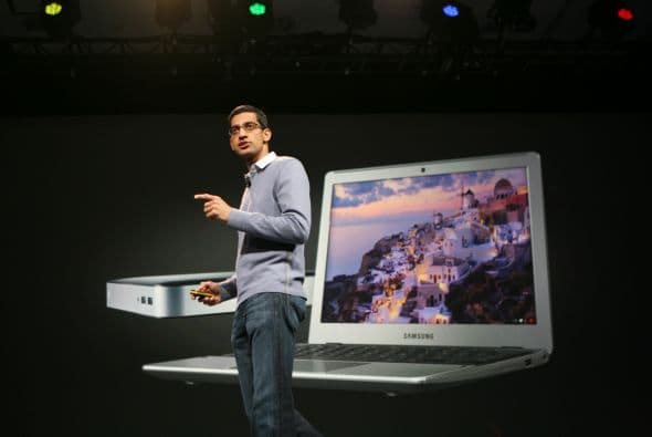 Google presentó la Samsung Chromebook. Tiene un sistema operativo Chrome OS y sobresale por su precio, que es de 249 dólares. También está equipada con una cámara VGA, dos conectores USB, uno 3.0 y otro 2.0, HDMI y bluetooth. Al momento de adquirir estos dispositivos, el usuario tendrá 100 GB de almacenamiento en la nube de Google Drive gratis por dos años.