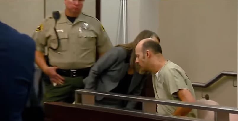 La licenciada Janice Deaton ha solicitado sin éxito a la magistrada federal Nita Stormes que reconsidere 
<b><a href="https://www.univision.com/entretenimiento/estas-son-las-10-condiciones-para-que-esteban-loaiza-quede-en-libertad-bajo-fianza">la fianza</a></b> de 200,000 dólares impuesta a Loaiza, que de ser hallado culpable se expone a una pena que excedería los 12 años de cárcel.