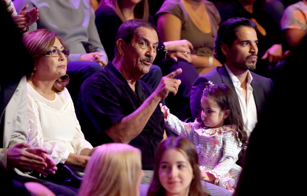 El deseo de Ana se cumplió, sus padres estaban sentados juntos, apoyándola como en cada paso de su vida.