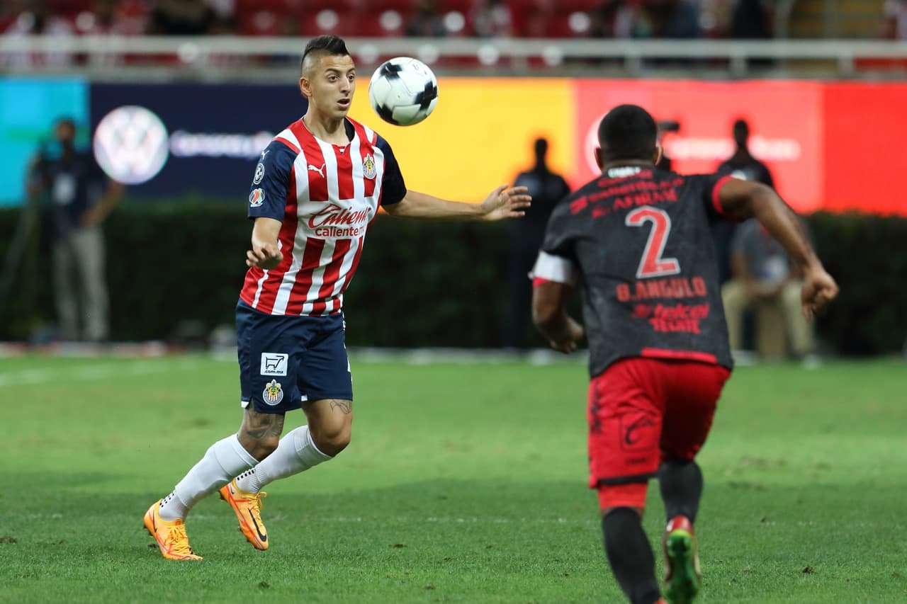 Chivas ligó su segundo triunfo consecutivo y con ello se metió de lleno en la pelea por un boleto a la fiesta grande del Grita México C22. Golazos de ‘Canelo’ Angulo y Pável Pérez.