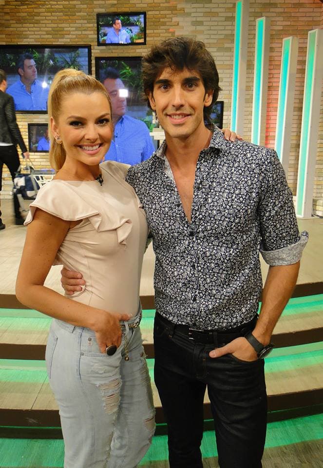 ¡Par de guapos! Pedro Prieto y Marjorie De Sousa. (21 de agosto)