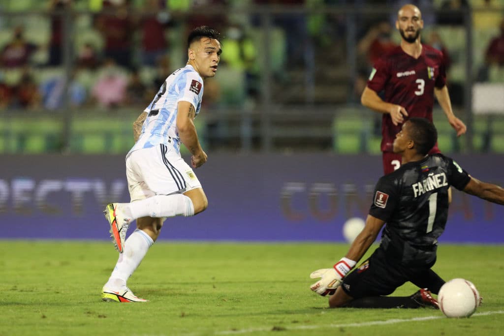 Las anotaciones de Lautaro Martínez, Joaquin Correa y Ángel Correa, Argentina gole 1-3 a Venezuela de visita.