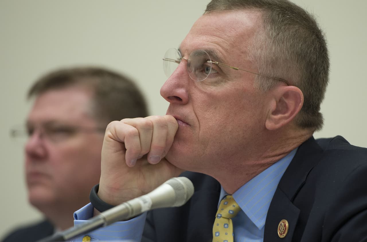 Renuncia el legislador republicano antiabortos que pidió a su amante interrumpir embarazo