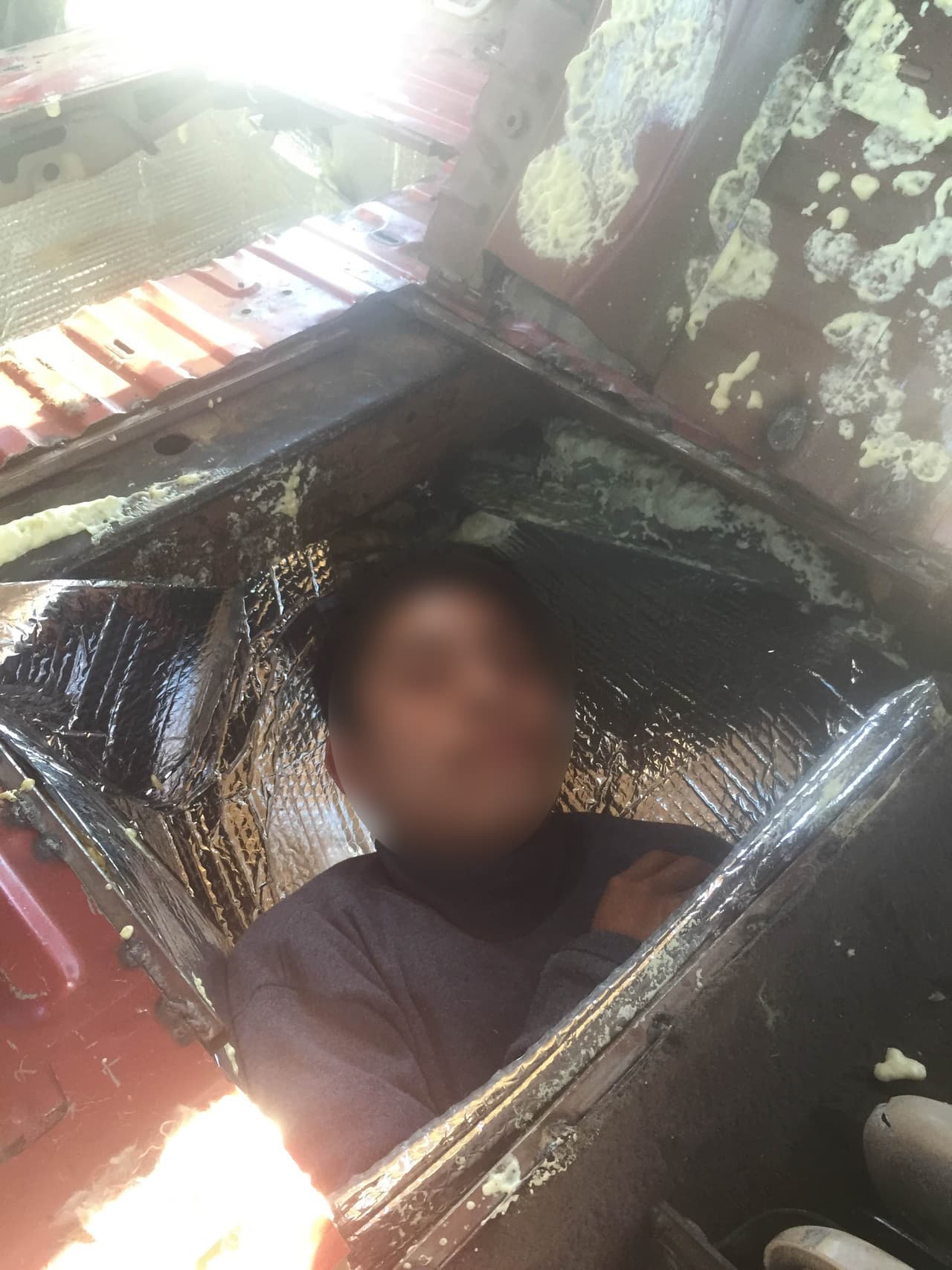 Inmigrantes mexicanos descubiertos en compartimientos secretos serán deportados