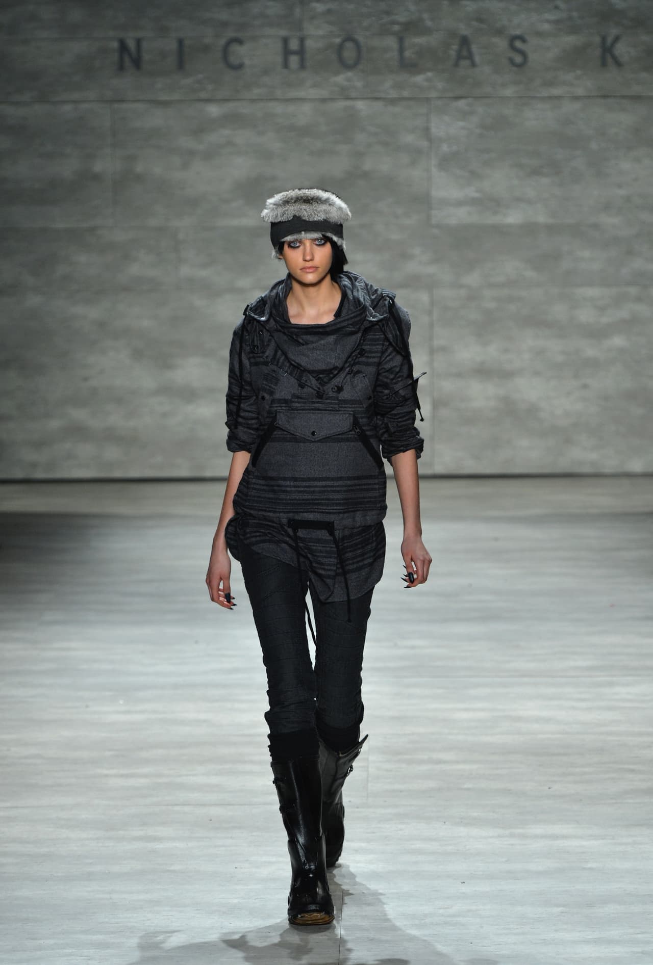 Manga corta. Las clásicas sudaderas deportivas no solo se modificaron en su largo, sino también en sus mangas. Puedes encontrarlas cortas e incluso tres cuartos.