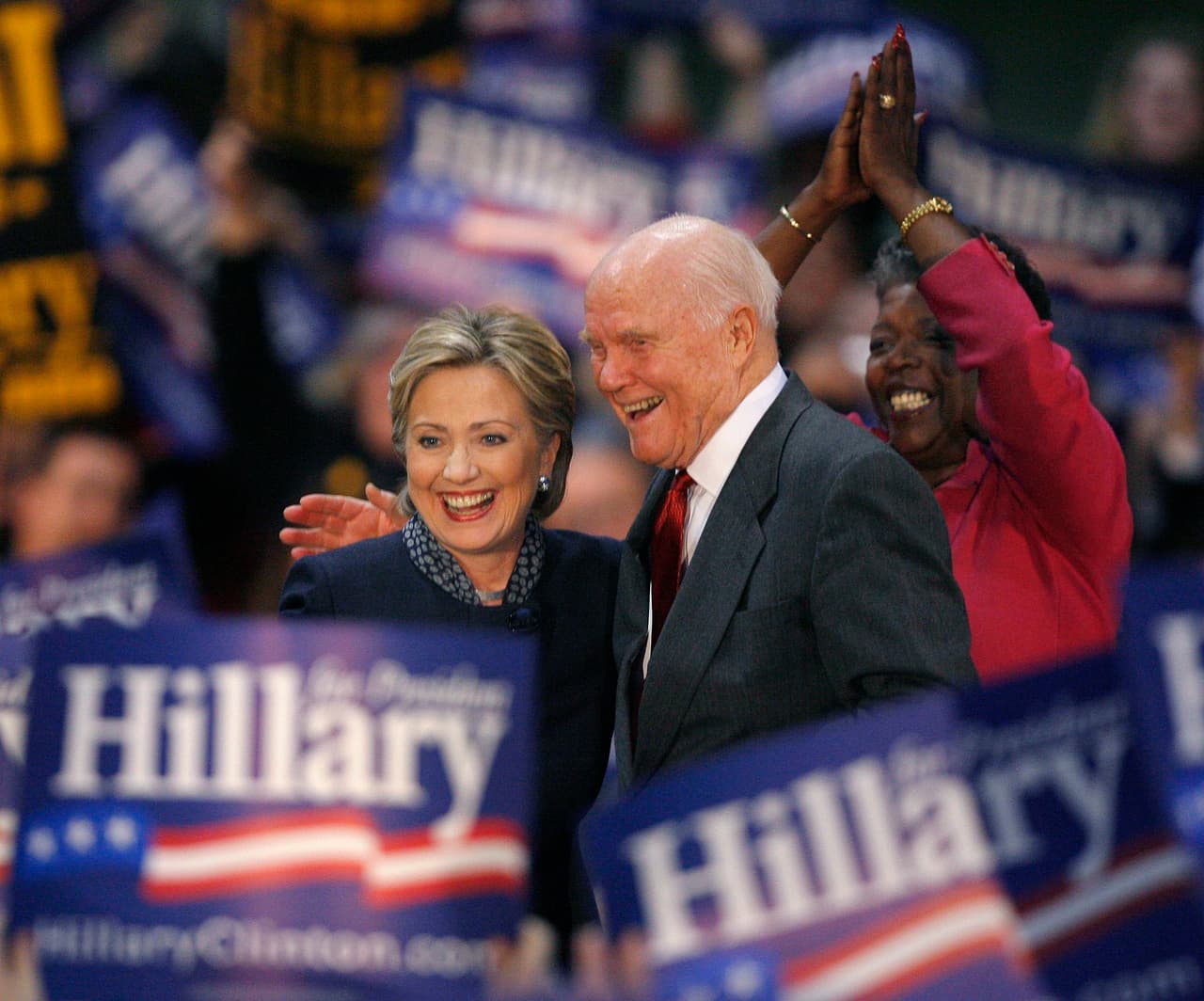 Clinton y Glenn durante la campaña de 2008.
