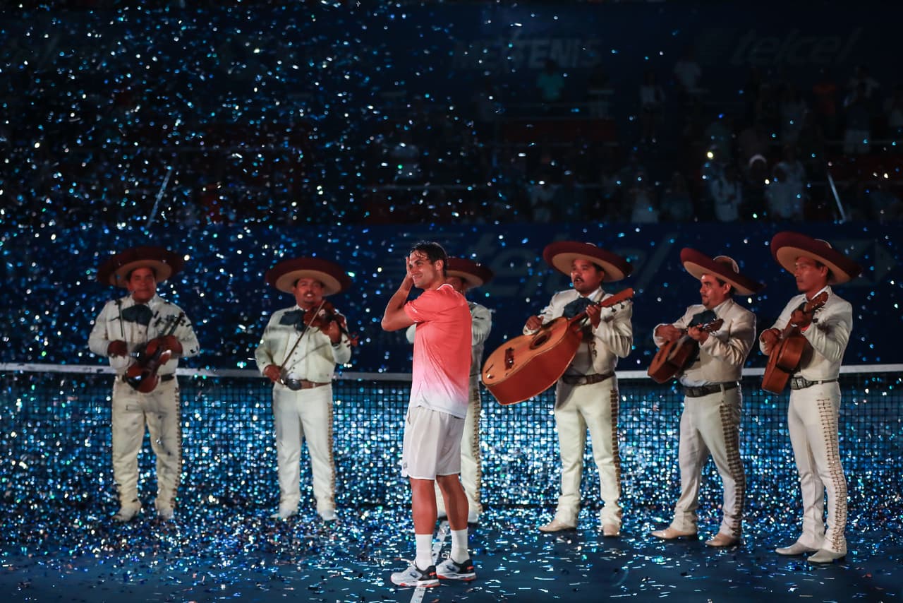 Las luces del estadio se apagaron para dar paso a un video en el que había testimonios de jugadores y exjugadores como Rafael Nadal, Feliciano López, Carlos Moyá y del director del evento, Raúl Zurutuza.