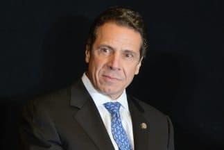 <b>Andrew Cuomo.</b> Un paquete bomba llegó hasta el correo de la oficina del gobernador de Nueva York. Este fue uno de los que condenó duramente los intentos de ataques, varios sucedidos en su estado. John Miller, director antiterrorismo estatal afirmó que todos los dispositivos parecían ser bombas de tubo de un tipo improvisado.