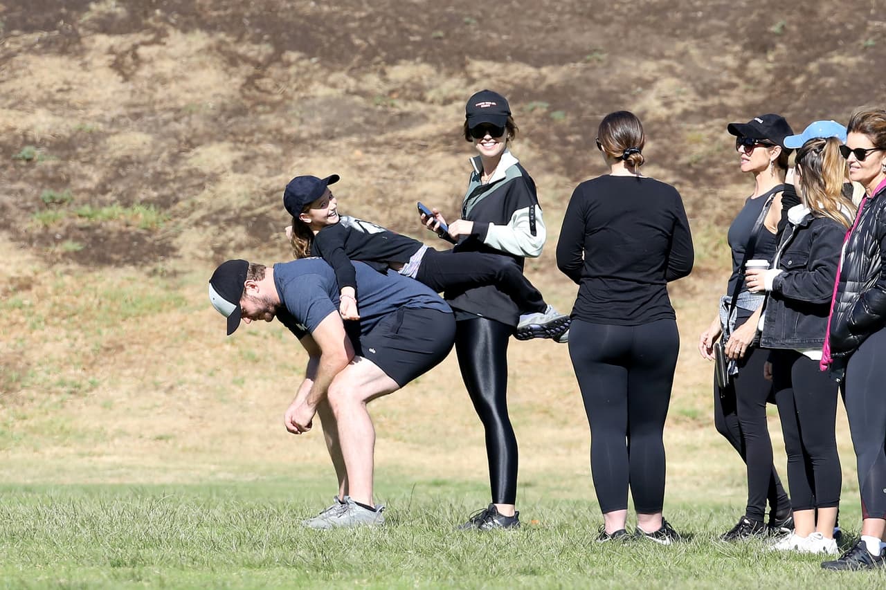 Chris convive desde el primer momento con la familia de Katherine, y es común verlo con los hermanos de ella y su madre, María Shriver.