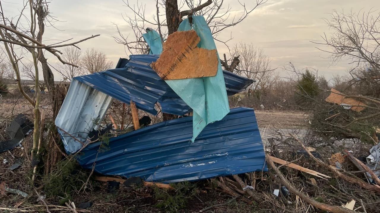 El paso de un
<b>posible tornado por Bowie</b> dejó cientos de viviendas dañadas, pero no es la primera vez que la comunidad pasa por un desastre similar, pues hace dos años pasó también un tornado.